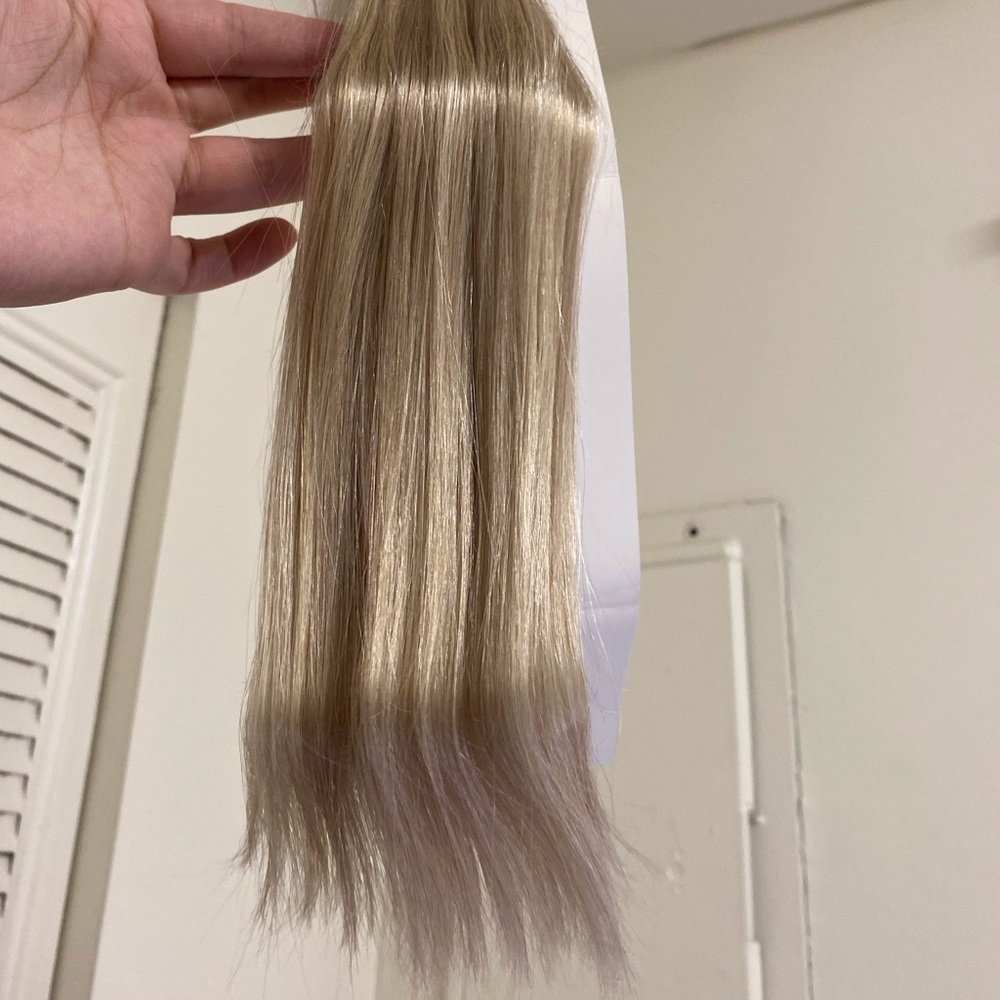 Blonde tape ins